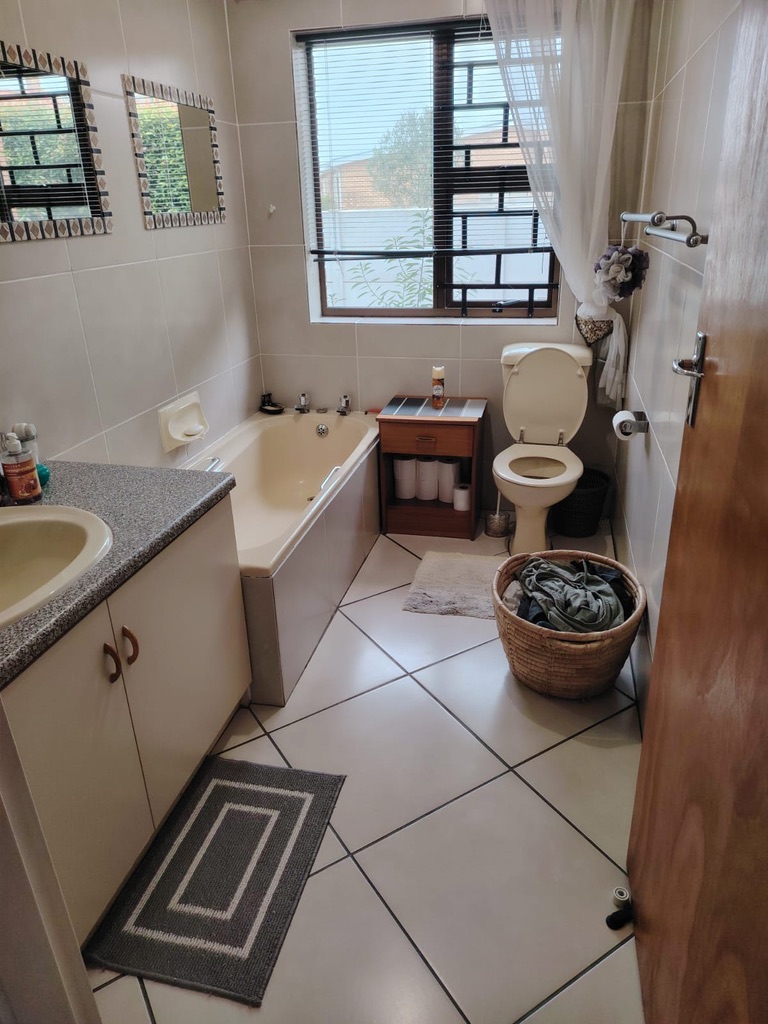 4 Bedroom Property for Sale in Lamberts Bay Western Cape